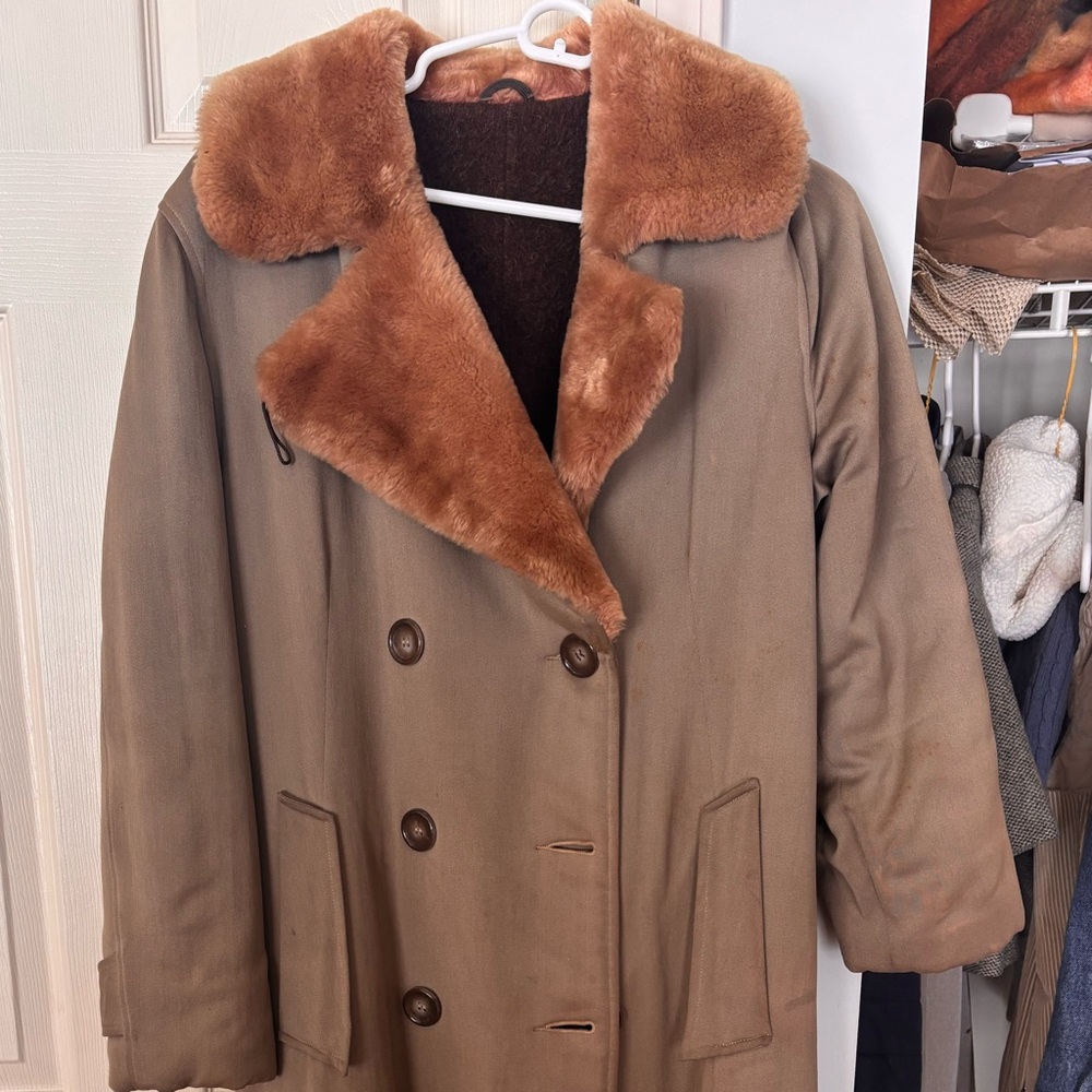 Vintage Double-Breasted Trench Coat with Faux Fur Collar with Boiled Wool Lining